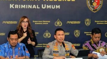 Foto: Direktorat Reserse Siber dan Direktorat Reserse Kriminal Umum gelar konferensi pers terkait akun media sosial yang terindikasi memuat konten provokatif, destruktif dan hoaks selama periode Juni hingga Agustus 2026, Jumat (7/8/2026). (Dok: Istimewa)