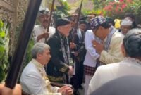Rafiq Radinal Mochtar (dudu) saat dilantik sebagai Wawali (Perwakilan / Penanggungjawab Kerajaan Galuh, Ciamis, Jawa Barat, Sabtu (8/8/2026) - Foto: hw