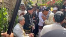 Rafiq Radinal Mochtar (dudu) saat dilantik sebagai Wawali (Perwakilan / Penanggungjawab Kerajaan Galuh, Ciamis, Jawa Barat, Sabtu (8/8/2026) - Foto: hw