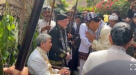 Rafiq Radinal Mochtar (dudu) saat dilantik sebagai Wawali (Perwakilan / Penanggungjawab Kerajaan Galuh, Ciamis, Jawa Barat, Sabtu (8/8/2026) - Foto: hw