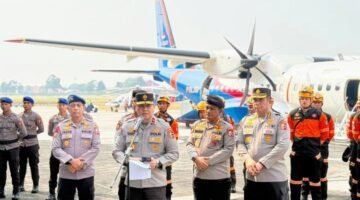 Foto: Sebanyak 21 personel Direktorat Polisi Satwa bersama 10 ekor anjing pelacak (K9) serta sekitar 2,5 ton peralatan dan logistik diberangkatkan dari Bandar Udara Pondok Cabe Polri, Minggu (16/8/2026). (Dok: Istimewa)