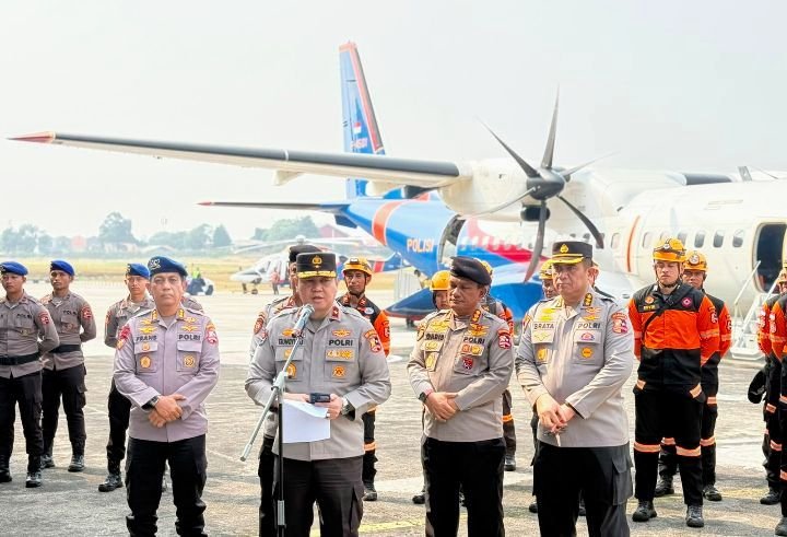 Foto: Sebanyak 21 personel Direktorat Polisi Satwa bersama 10 ekor anjing pelacak (K9) serta sekitar 2,5 ton peralatan dan logistik diberangkatkan dari Bandar Udara Pondok Cabe Polri, Minggu (16/8/2026). (Dok: Istimewa)