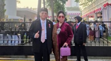 Foto: Ibu Lusiana Ng, Wakil Bendahara Umum PSMTI sekaligus Bendahara Umum Perwanti Pusat bersama Bapak Ricky Suharlim, Dewan Penasehat PSMTI di Istana Merdeka, Senin (17/8/2026). (Dok: Istimewa)