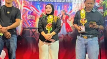 Foto: Juara Harapan 1,2 dan 3 Lomba Karaoke RW. 015, Bidara Cina, Jatinegara, Jakarta Timur. (Dok: Istimewa)