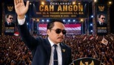 Foto: Prof. Dr. H. Tubagus Baharudin, S.E., M.M., sebagai calon Presiden Republik Indonesia periode 2029–2034 kembali mencuat melalui deklarasi yang mengusung nama “Cah Angon”. Kegiatan tersebut digambarkan berlangsung meriah dengan kehadiran ribuan massa pendukung yang memenuhi lokasi acara. (Dok: Istimewa)