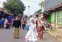 Foto: Mustika Derayu sebagai mayoret dan juga pemilik lagu “Cinta Fatamorgana” dan “Aku, Bukan Dia”. (Dok: Istimewa)