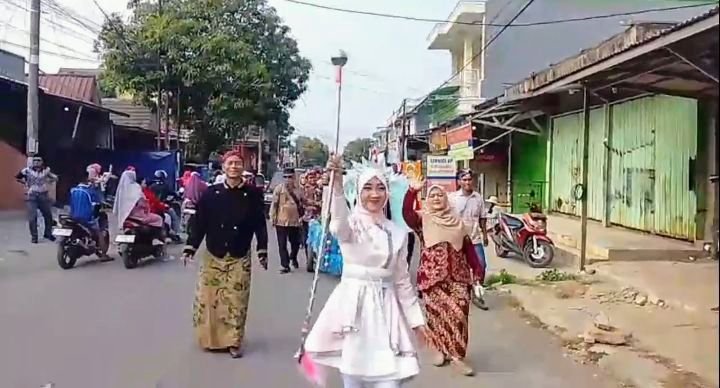 Foto: Mustika Derayu sebagai mayoret dan juga pemilik lagu “Cinta Fatamorgana” dan “Aku, Bukan Dia”. (Dok: Istimewa)