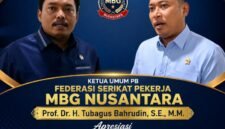 Foto: (kiri) Prof. Dr. H. Tubagus Bahrudin, S.E., M.M., Ketua Umum PB Federasi Serikat Pekerja MBG Nusantara, (kanan) Kepala BGN Sudaryono. (Dok: Istimewa)