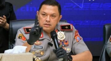 Foto: Wakapolda Riau, Brigjen Hengki Haryadi saat diwawancarai wartawan di Mapolda Riau, Senin (30/3/2026). (Dok: Polda Riau)