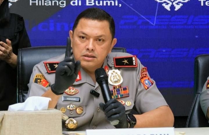 Foto: Wakapolda Riau, Brigjen Hengki Haryadi saat diwawancarai wartawan di Mapolda Riau, Senin (30/3/2026). (Dok: Polda Riau)