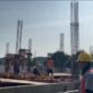 Proses pembangunan fisik gedung Puskesmas Pancoran Mas Baru di Lapangan KONI Depok, sudah memasuki tahap pembuatan bekisting (Foto: hw)