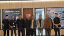 Kantor Imigrasi Kelas II TPI Atambua mendeportasi lima warga negara (WN) Republik Rakyat Tiongkok (RRT) melalui Bandara Internasional Soekarno-Hatta, Selasa (2/9).