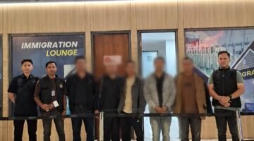 Kantor Imigrasi Kelas II TPI Atambua mendeportasi lima warga negara (WN) Republik Rakyat Tiongkok (RRT) melalui Bandara Internasional Soekarno-Hatta, Selasa (2/9).