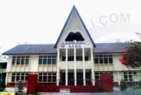 Foto: Tampak depan gedung HKBP Balaraja, Resort Citra Raya, Tangerang, Banten. Gereja yang memiliki sekitar 220 kepala keluarga tersebut kini menjadi sorotan di tengah polemik mutasi Pdt Marganda Tampubolon serta tuntutan jemaat agar pimpinan HKBP membuka secara transparan alasan pemindahan dan persoalan pengelolaan aset gereja.