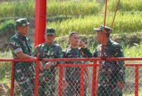 Foto: Pjs. Kasiter Korem 081/DSJ Mayor Arm Timbul Moedjihartoyo bersama jajaran meninjau langsung kondisi Jembatan Garuda di Kabupaten Madiun, Rabu (2/9/2026). 