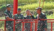 Foto: Pjs. Kasiter Korem 081/DSJ Mayor Arm Timbul Moedjihartoyo bersama jajaran meninjau langsung kondisi Jembatan Garuda di Kabupaten Madiun, Rabu (2/9/2026). 