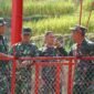 Foto: Pjs. Kasiter Korem 081/DSJ Mayor Arm Timbul Moedjihartoyo bersama jajaran meninjau langsung kondisi Jembatan Garuda di Kabupaten Madiun, Rabu (2/9/2026). 