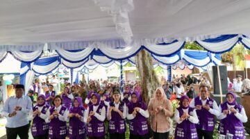 Ketua Umum Tim Penggerak (TP) Posyandu Tri Tito Karnavian mendorong penguatan transformasi pelayanan Posyandu yang kini mencakup enam bidang Standar Pelayanan Minimal (SPM). Langkah tersebut dinilai penting untuk memastikan kebutuhan dasar masyarakat terpenuhi sekaligus mendukung upaya pencegahan stunting.