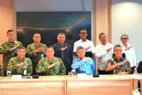 Foto: Jajaran Dinas Pembinaan Mental dan Ideologi TNI Angkatan Udara (Disbintalau) bersama perwakilan Konferensi Waligereja Indonesia (KWI) berfoto bersama seusai audiensi di Kantor KWI, Jakarta, Kamis (3/9/2026).