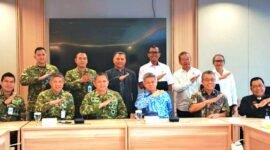 Foto: Jajaran Dinas Pembinaan Mental dan Ideologi TNI Angkatan Udara (Disbintalau) bersama perwakilan Konferensi Waligereja Indonesia (KWI) berfoto bersama seusai audiensi di Kantor KWI, Jakarta, Kamis (3/9/2026).