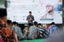 Foto: Wali Kota Administrasi Jakarta Timur Munjirin memberikan sambutan pada kegiatan Aktualisasi Nilai-Nilai Maulid Nabi Muhammad SAW 1448 H di Masjid Baitul Muhyi, Kantor Wali Kota Jakarta Timur, Kamis (3/9/2026).