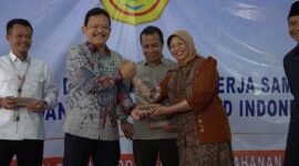 Foto: Sejumlah pejabat dan perwakilan terkait berfoto bersama usai peresmian kerja sama strategis antara PT Japfa Comfeed Indonesia Tbk (JAPFA) dan Koperasi Produsen Usaha Lembaga Pemberdayaan Ekonomi Rakyat (LPER) di Kabupaten Gunungkidul, Daerah Istimewa Yogyakarta, Jumat (4/9/2026).