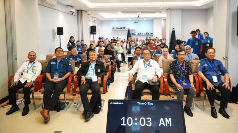 Foto: Sejumlah peserta dan narasumber mengikuti roadshow nasional bertajuk “Berani Bicara Nuklir: Fakta, Manfaat, Risiko, dan Masa Depan PLTN Indonesia”. Kegiatan yang digelar Global Transport, Training, and Trading Indonesia (GTI) bersama Badan Kejuruan Teknik Nuklir Persatuan Insinyur Indonesia (BKTN-PII) tersebut menjadi forum untuk membahas peluang pengembangan energi nuklir di Indonesia.
