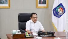 Menteri Dalam Negeri (Mendagri) Muhammad Tito Karnavian mengimbau pemerintah daerah (Pemda) di wilayah yang terdampak sebaran abu erupsi Gunung Anak Krakatau untuk meningkatkan kewaspadaan. Pemda diminta terus memantau perkembangan situasi dan menyesuaikan layanan publik dengan kondisi daerah masing-masing.