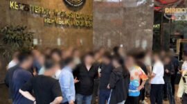 Menteri Imigrasi dan Pemasyarakatan (Imipas) Agus Andrianto menemui 46 Pekerja Migran Indonesia (PMI) yang tengah menjalani proses keimigrasian di Depot Tahanan Imigrasi (DTI) Semenyih, Selangor, Malaysia, Senin (7/9).