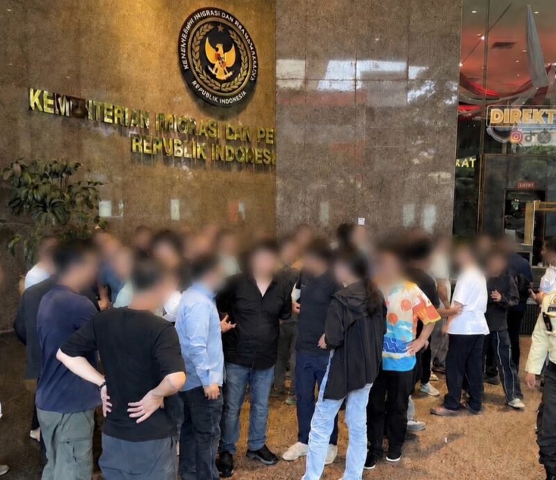 Menteri Imigrasi dan Pemasyarakatan (Imipas) Agus Andrianto menemui 46 Pekerja Migran Indonesia (PMI) yang tengah menjalani proses keimigrasian di Depot Tahanan Imigrasi (DTI) Semenyih, Selangor, Malaysia, Senin (7/9).