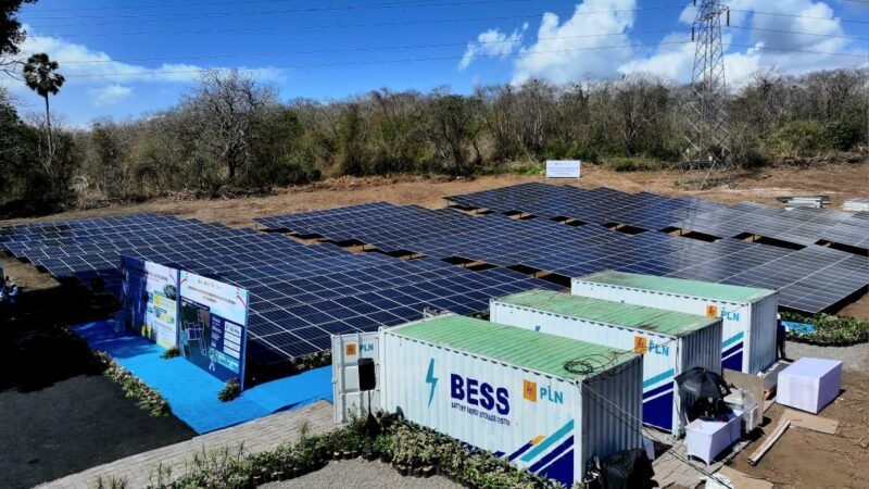 Pemerintah resmi meluncurkan Program Pembangkit Listrik Tenaga Surya (PLTS) 100 gigawatt peak (GWp) sebagai langkah strategis memperkuat ketahanan dan kemandirian energi nasional.