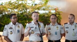 Direktorat Jenderal Imigrasi memberikan kemudahan layanan keimigrasian bagi warga negara asing (WNA) yang terdampak gangguan penerbangan akibat erupsi Gunung Anak Krakatau.
