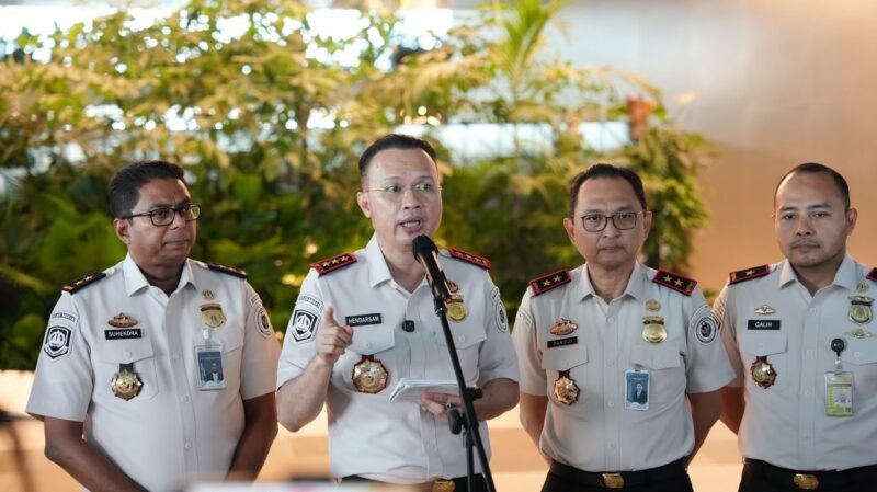 Direktorat Jenderal Imigrasi memberikan kemudahan layanan keimigrasian bagi warga negara asing (WNA) yang terdampak gangguan penerbangan akibat erupsi Gunung Anak Krakatau.
