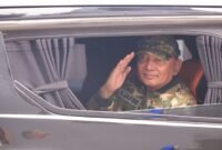 Menteri Pertahanan (Menhan) RI Sjafrie Sjamsoeddin meninjau kapal Japan Maritime Self-Defense Force (JMSDF) JS Kunisaki beserta tiga helikopter CH-47 Chinook di Mempawah, Kalimantan Barat, Rabu (16/9).