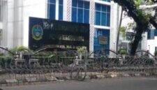 Foto: Gedung DPRD Sumatera Utara tampak dari luar di tengah mencuatnya polemik seleksi calon anggota Komisi Penyiaran Indonesia Daerah (KPID) Sumut periode 2026–2029.