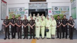 Foto: Kepala Kejaksaan Tinggi (Kajati) Jawa Tengah Teguh Subroto, S.H., M.H., bersama jajaran berfoto bersama saat melakukan kunjungan kerja ke Kejaksaan Negeri (Kejari) Purbalingga, 