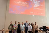 Foto: Sejumlah narasumber dan tokoh industri kreatif berfoto bersama dalam pembukaan Indonesia Design Week (IDW) 2026 di Indonesia Design District (IDD) PIK2, Tangerang, Banten, Jumat (18/9/2026).