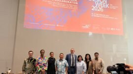 Foto: Sejumlah narasumber dan tokoh industri kreatif berfoto bersama dalam pembukaan Indonesia Design Week (IDW) 2026 di Indonesia Design District (IDD) PIK2, Tangerang, Banten, Jumat (18/9/2026).
