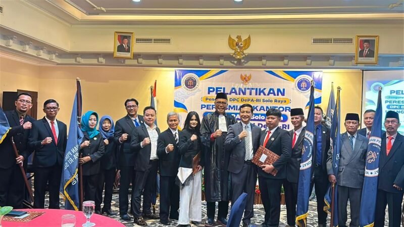 Foto: Ketum DePA-RI, TM Luthfi Yazid, usai melantik pengurus DPC DePA-RI Kota Surakarta, Boyolali, Karanganyar, Sragen, Wonogiri dan Kutoharjo.