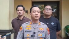 Foto: Kapolsek Tambora AKP Wahyu Hidayat saat memberikan keterangan terkait pengungkapan kasus pencurian sepeda motor di kawasan Jalan Pekapuran, Tambora, Jakarta Barat.