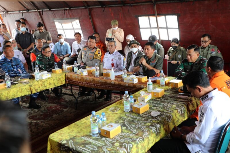 Badan Gizi Nasional (BGN) menghentikan sementara operasional Satuan Pelayanan Pemenuhan Gizi (SPPG) Batang Bawang Bawang, Kabupaten Batang, Jawa Tengah, setelah 219 penerima manfaat Program Makan Bergizi Gratis (MBG) mengalami gangguan kesehatan pada 23 September 2026.