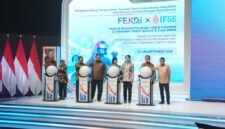 Menteri Dalam Negeri (Mendagri) Muhammad Tito Karnavian menegaskan pemerintah daerah (Pemda) memiliki peran penting dalam menjaga stabilitas harga dan mengendalikan inflasi. Menurutnya, inflasi nasional merupakan hasil agregasi dari pengendalian harga yang dilakukan pemerintah pusat dan daerah.