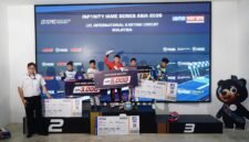 Muhammad FA Wibowo (merah), finish pertama di IAME Series Asia 2026 di Malaysia. (Foto: Ist )