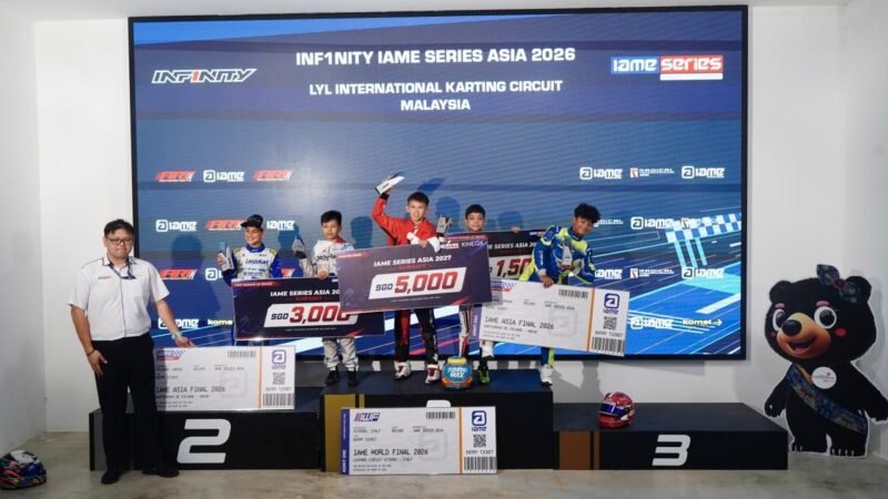 Muhammad FA Wibowo (merah), finish pertama di IAME Series Asia 2026 di Malaysia. (Foto: Ist )