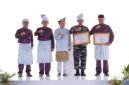 Foto:Komandan Komando Daerah Angkatan Laut (Dankodaeral) IV Laksamana Muda TNI Berkat Widjanarko bersama sejumlah pejabat berfoto bersama usai menerima penghargaan atas kontribusi dalam pelaksanaan Program Kampung Bahari Nusantara (KBN) Tahun 2026 di Pulau Penyengat, Tanjungpinang, Kepulauan Riau.