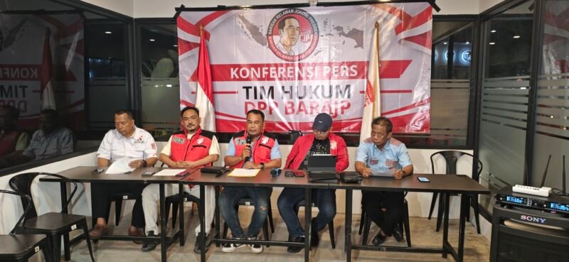 Foto: Tim Hukum DPP Barisan Relawan Jokowi Presiden (BARA JP) menggelar konferensi pers terkait catatan hukum atas Permohonan PHPU Nomor 01/PHPU.PRES-XXIV/2026 di Jakarta Selatan