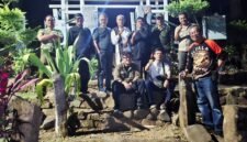 Foto: Sejumlah anggota Persatuan Wartawan Indonesia (PWI) berfoto bersama di kawasan Situs Megalitikum Gunung Padang, Cianjur, Jawa Barat, Kamis Malam, (24/9/2026).