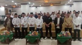 Foto: Ketua PWI Jaya, KesitB Handoyo bersama sejumlah pejabat Pemerintah Kota Administrasi Jakarta Selatan bersama pengurus dan anggota PWI Pokja Wali Kota Jakarta Selatan berfoto bersama usai kegiatan peringatan Maulid Nabi Muhammad SAW di Ruang Dirgantara, Kantor Wali Kota Jakarta Selatan, Jumat (25/9/2026). 