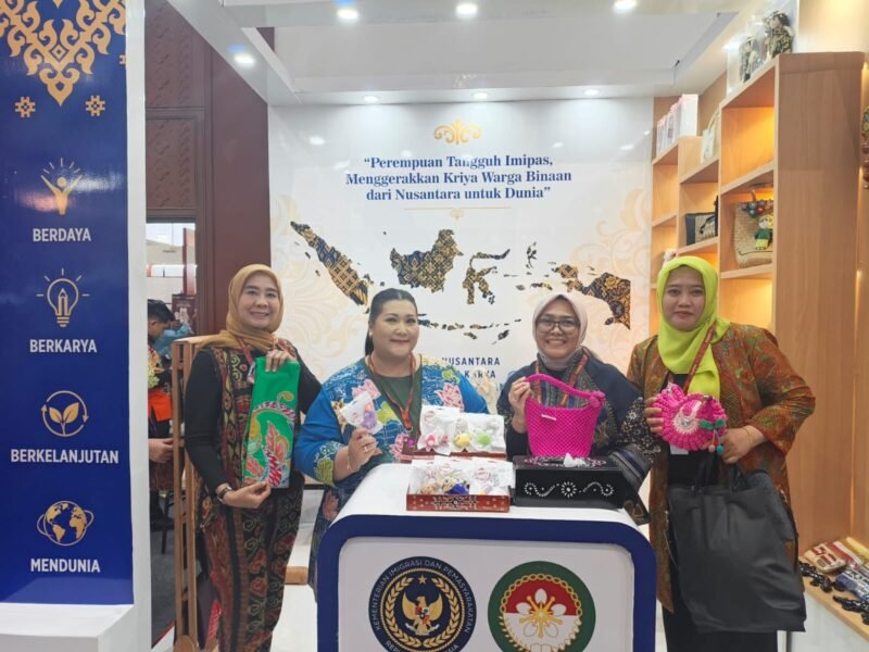 Karya kreatif Warga Binaan Pemasyarakatan (WBP) tak lagi sekadar aktivitas untuk mengisi waktu di balik tembok lapas dan rutan. Melalui tangan-tangan terampil para WBP, beragam produk kriya kini mulai dibawa ke panggung pameran dan dibidik untuk menembus pasar nasional hingga mancanegara.