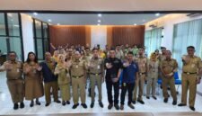 Foto: Pengurus dan anggota Pokja PWI Wali Kota Jakarta Timur bersama jajaran Pemerintah Kecamatan Kramat Jati berfoto bersama usai audiensi di Kantor Kecamatan Kramat Jati, Jakarta Timur, Senin (28/9/2026).
